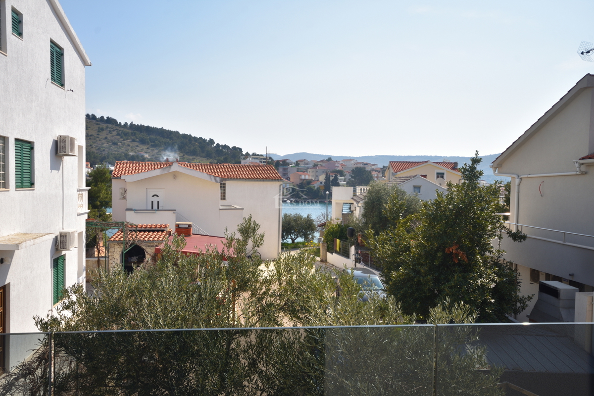 Žaborić - Doppia casa S2, a 70 m dal mare, nuova costruzione con giardino e terrazza