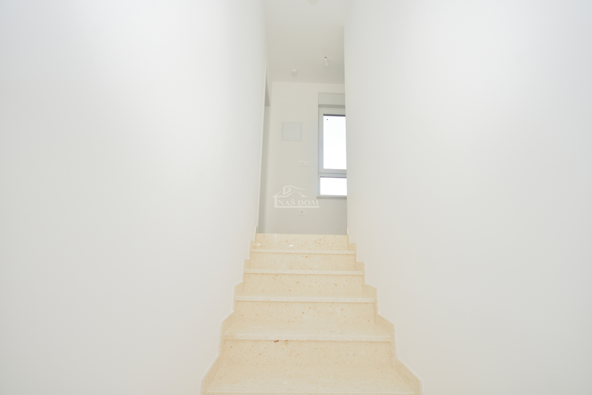 Žaborić - Doppia casa S2, a 70 m dal mare, nuova costruzione con giardino e terrazza