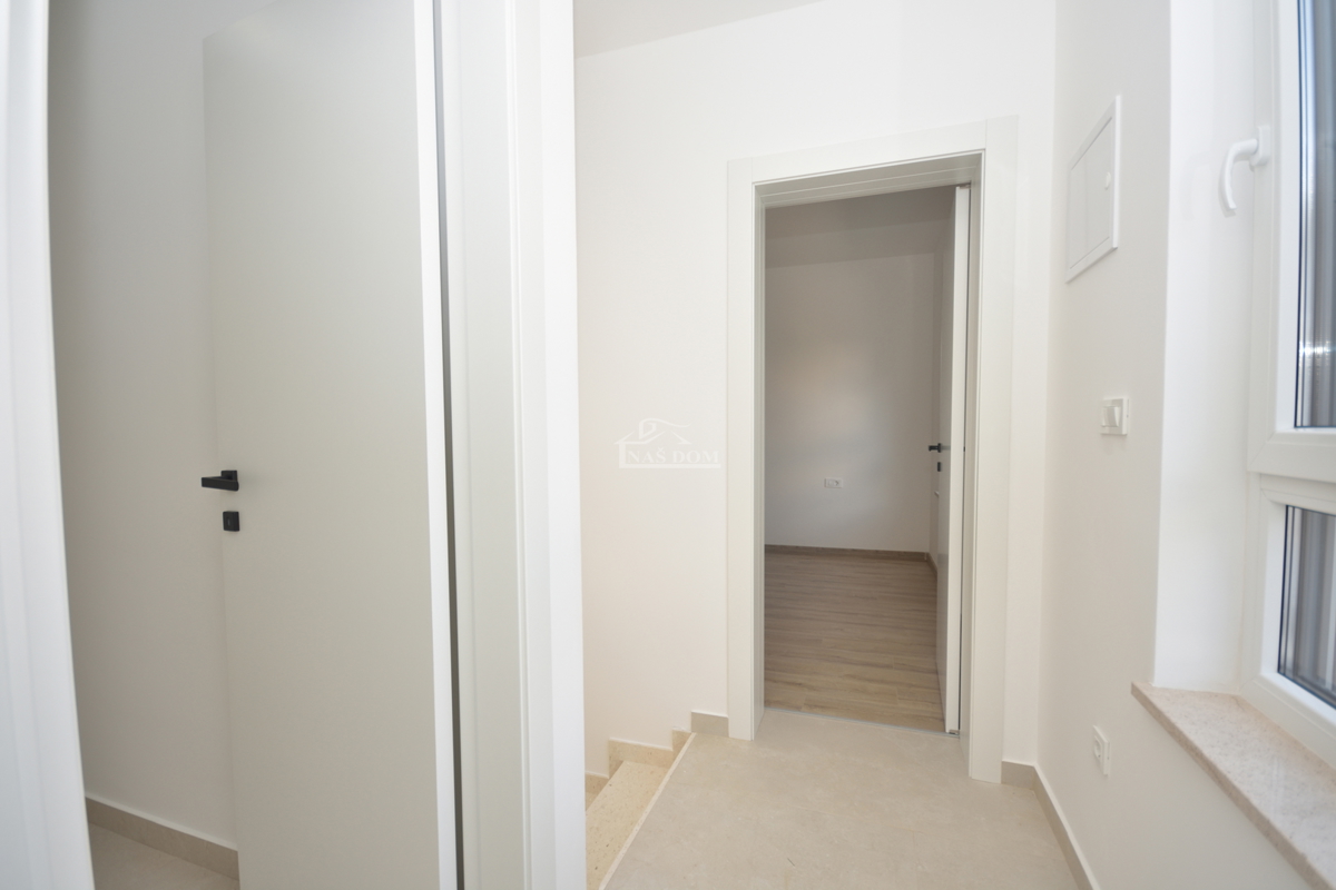 Žaborić - Doppia casa S2, a 70 m dal mare, nuova costruzione con giardino e terrazza