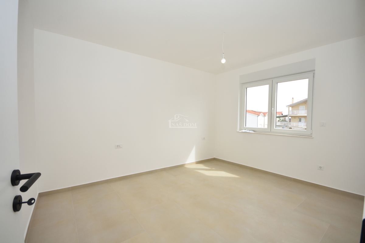 Vodice - Appartamento trilocale S2 al primo piano, ottima posizione