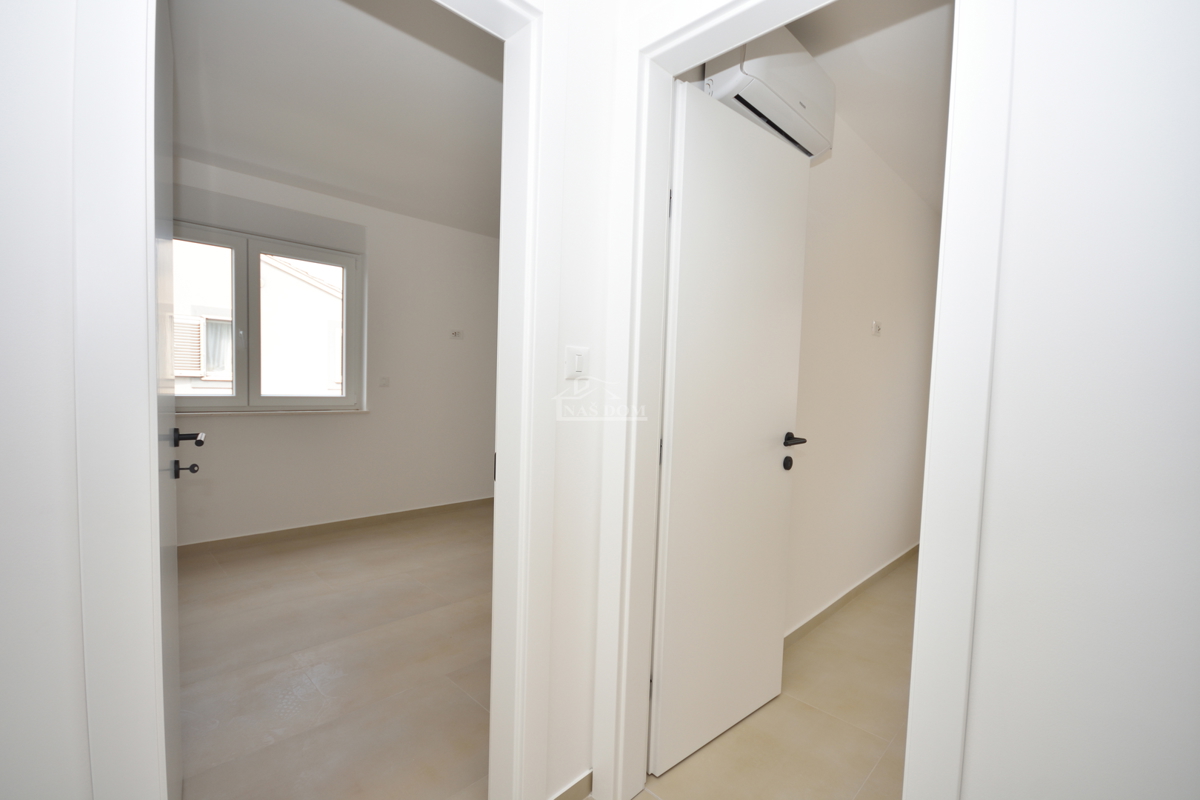 Vodice - Appartamento trilocale S2 al primo piano, ottima posizione