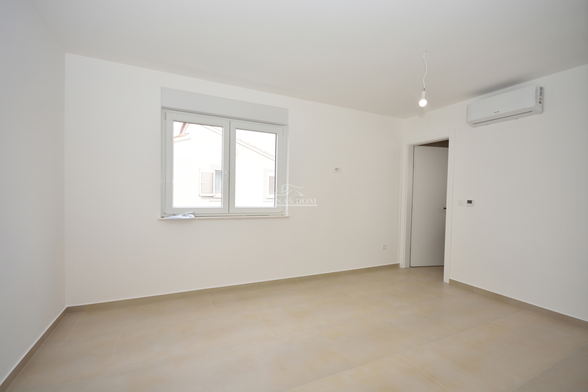 Vodice - Appartamento trilocale S2 al primo piano, ottima posizione