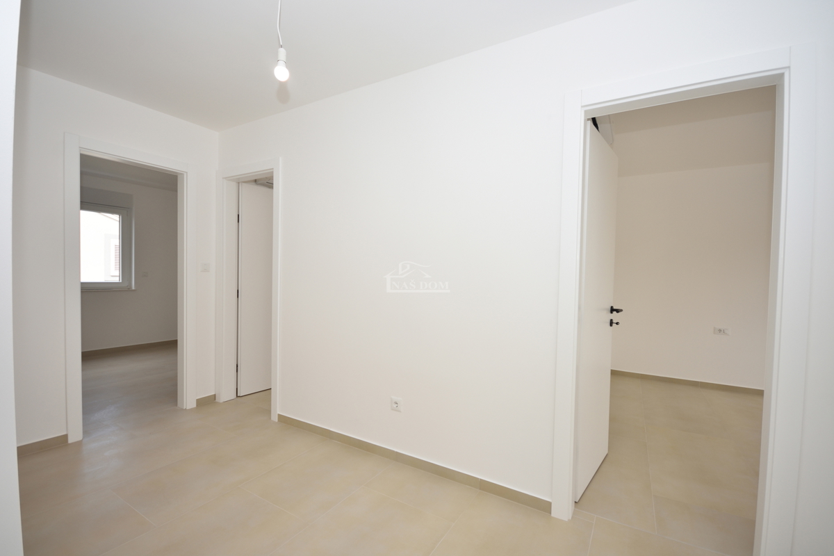 Vodice - Appartamento trilocale S2 al primo piano, ottima posizione