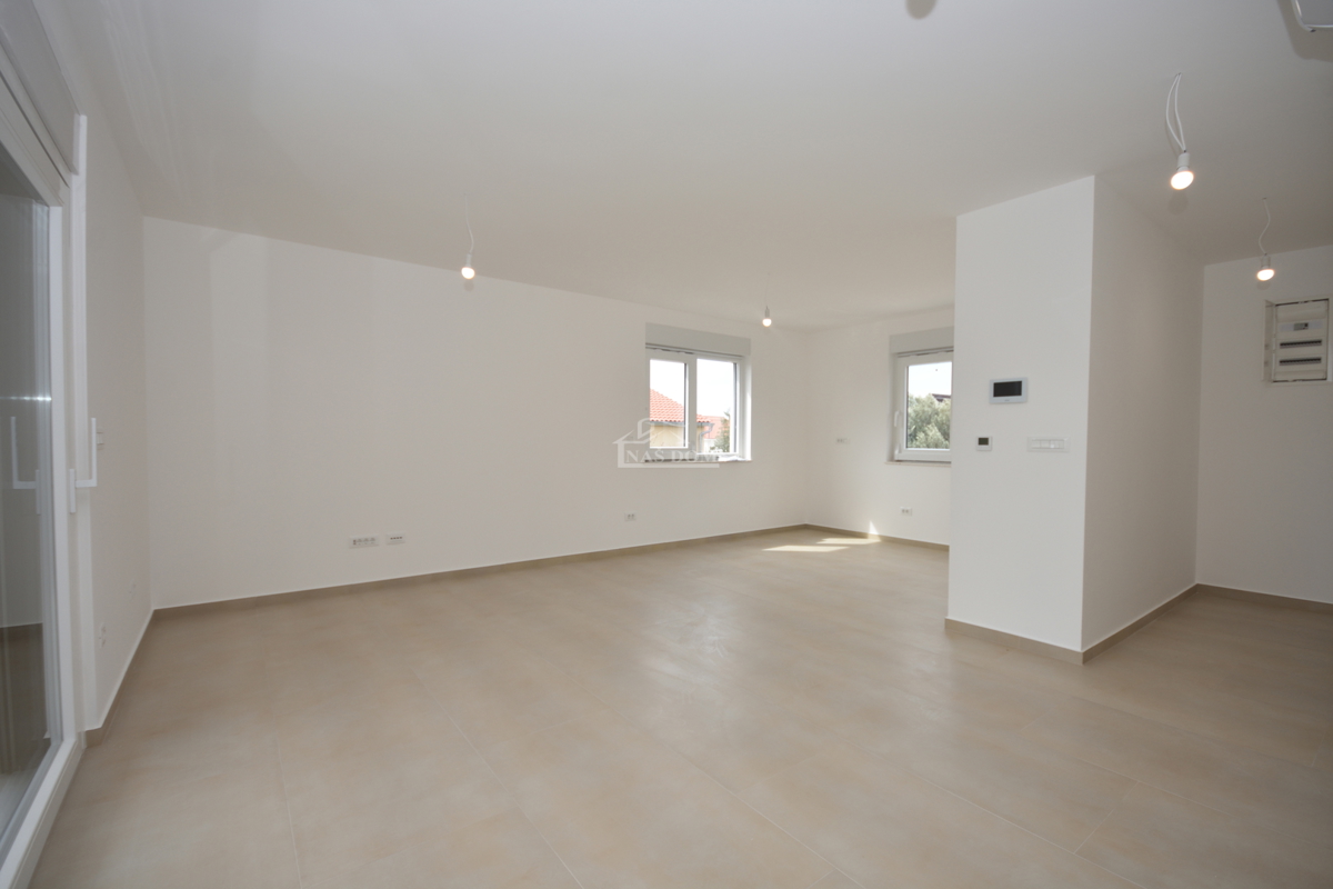 Vodice - Appartamento trilocale S2 al primo piano, ottima posizione