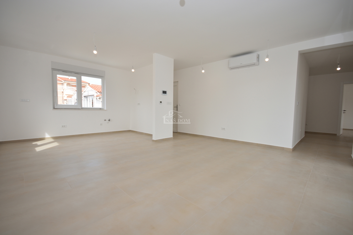 Vodice - Appartamento trilocale S2 al primo piano, ottima posizione