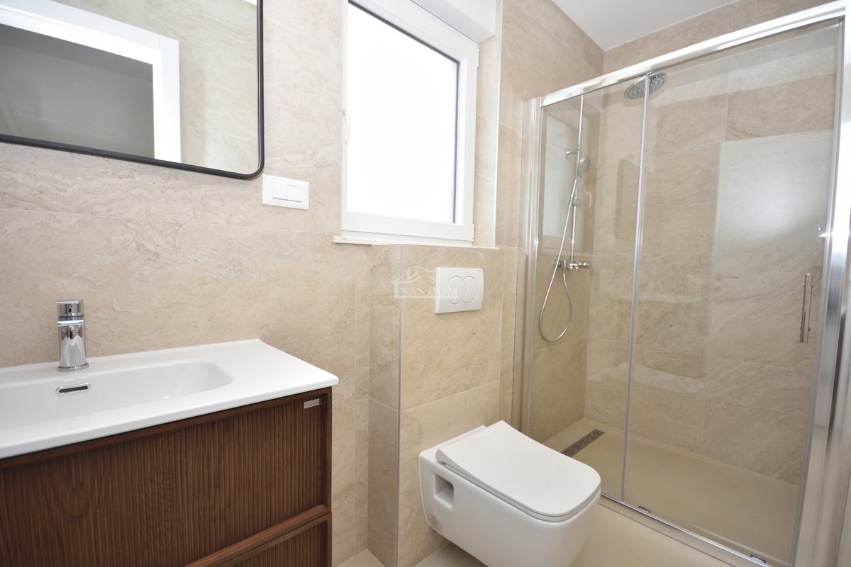 Vodice - Appartamento trilocale S2 al primo piano, ottima posizione