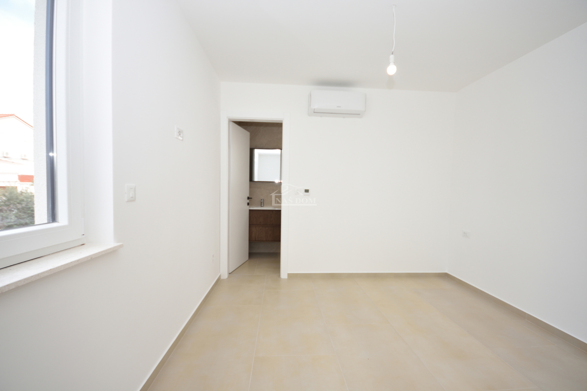 Vodice - Appartamento trilocale S2 al primo piano, ottima posizione