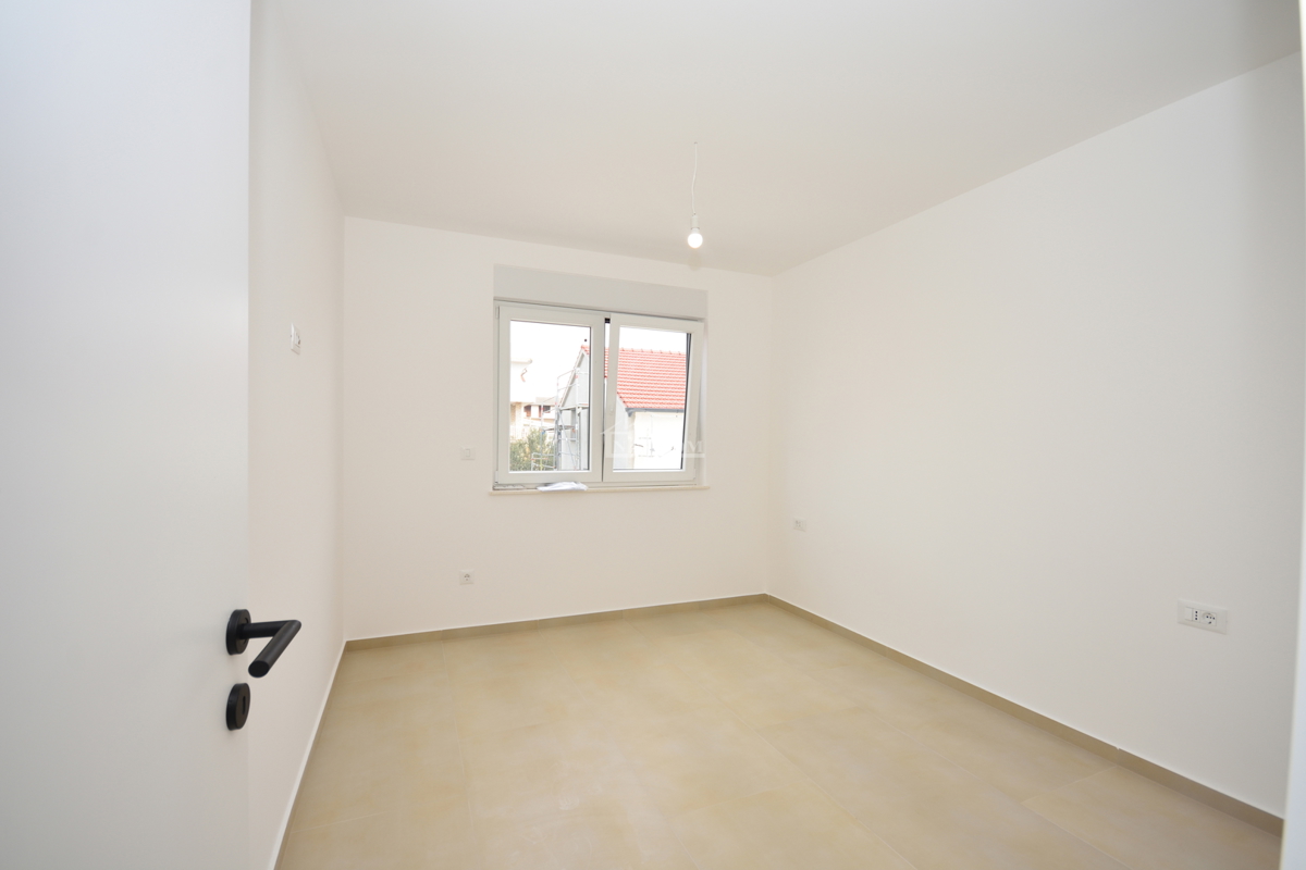 Vodice - Appartamento trilocale S2 al primo piano, ottima posizione