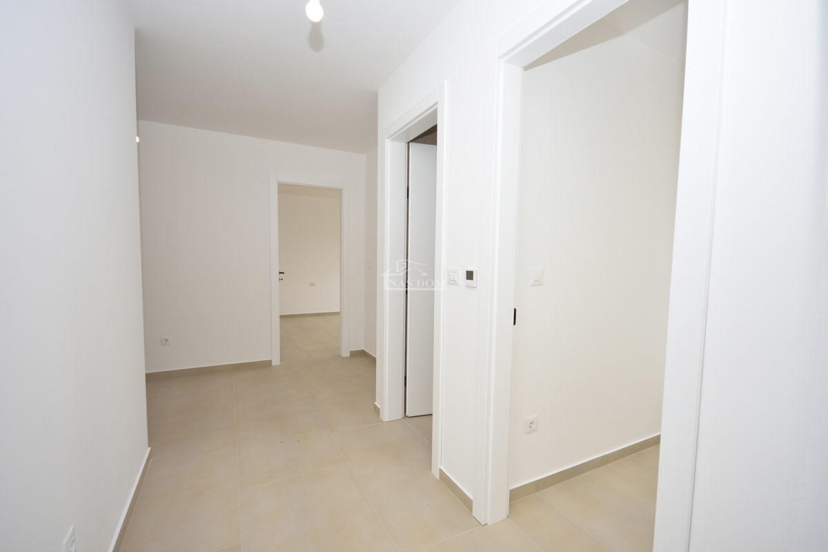 Vodice - Appartamento trilocale S2 al primo piano, ottima posizione