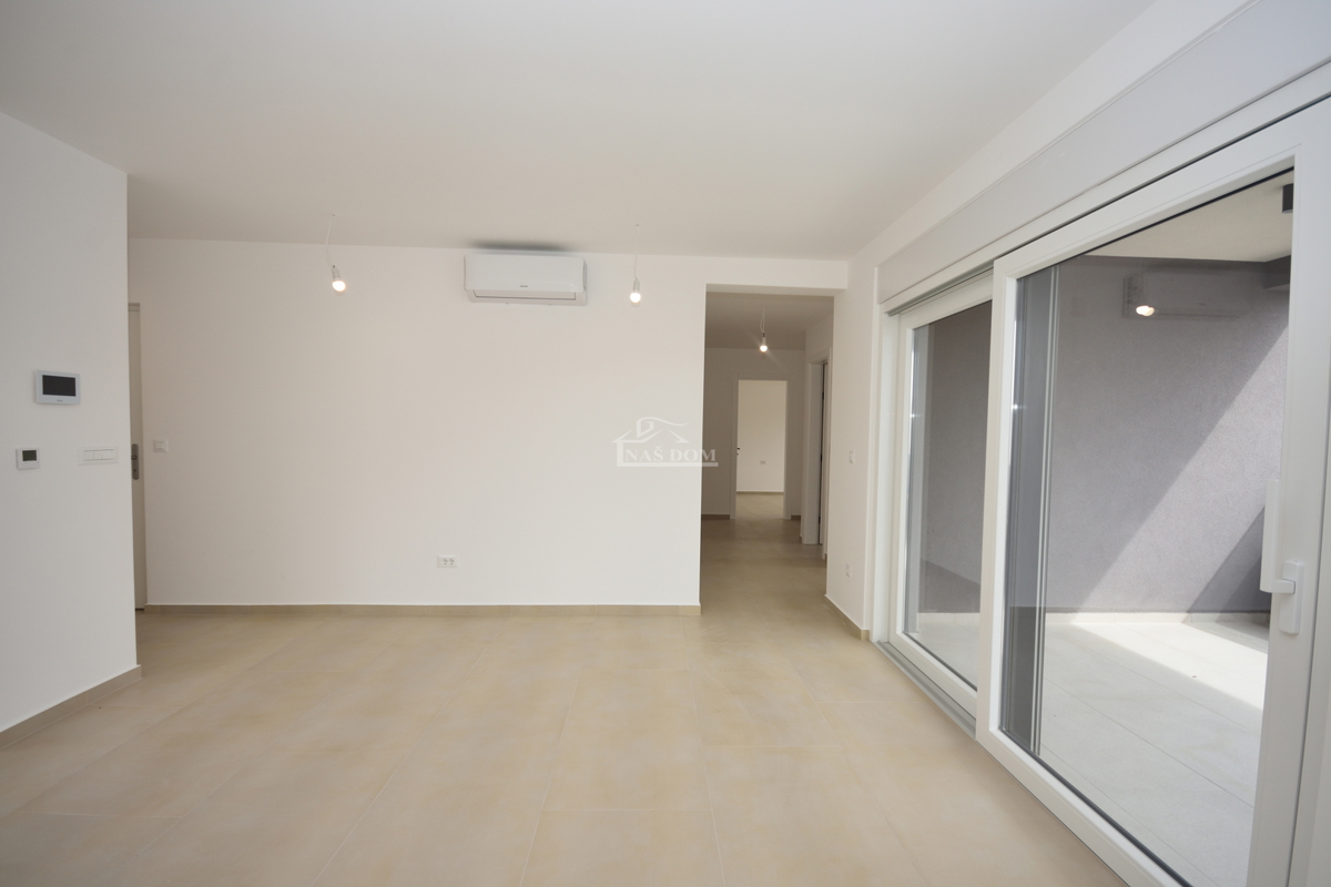 Vodice - Appartamento trilocale S2 al primo piano, ottima posizione