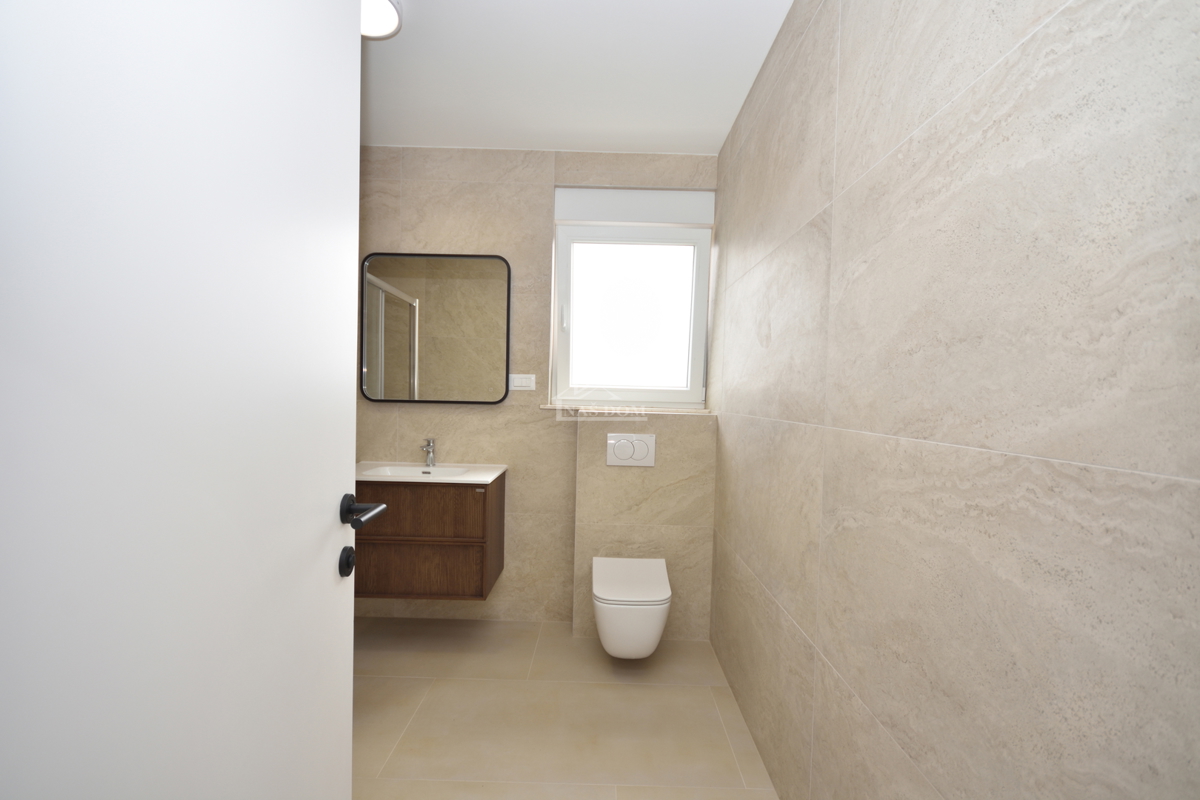 Vodice - Appartamento trilocale S2 al primo piano, ottima posizione