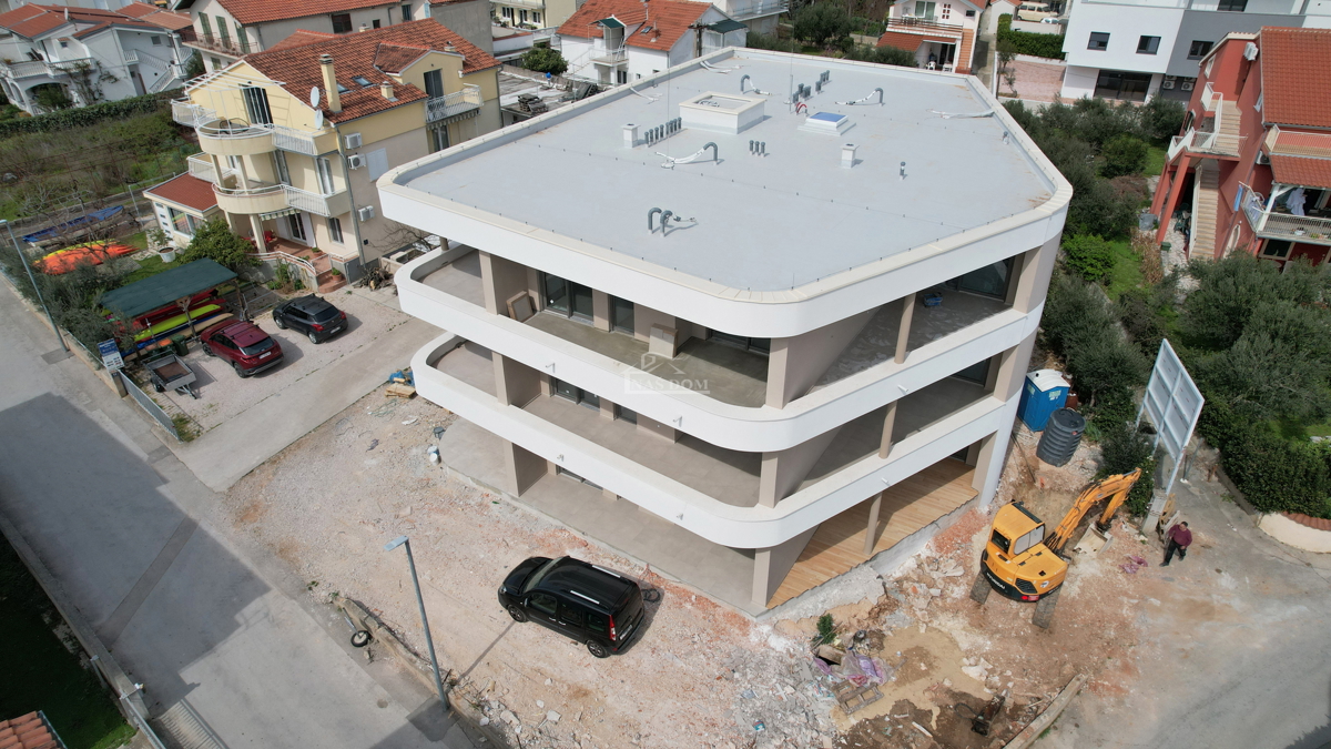 Vodice - Appartamento di lusso S2 con giardino, a soli 50 m dalla spiaggia