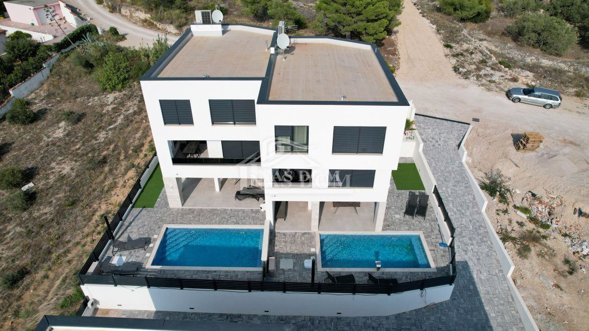 Vodice - Casa con piscina, vista mare, 600m dalla spiaggia