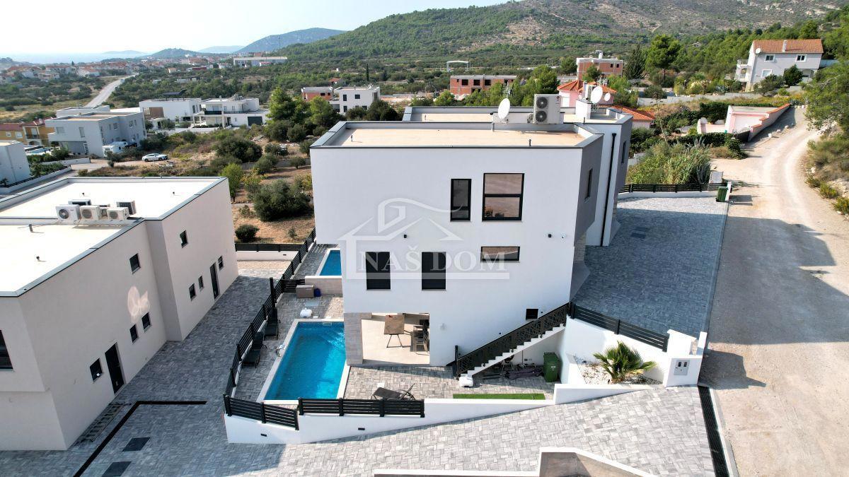 Vodice - Casa con piscina, vista mare, 600m dalla spiaggia