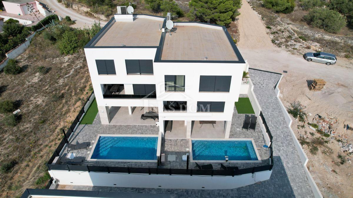 Vodice - Casa con piscina, vista mare, 600m dalla spiaggia