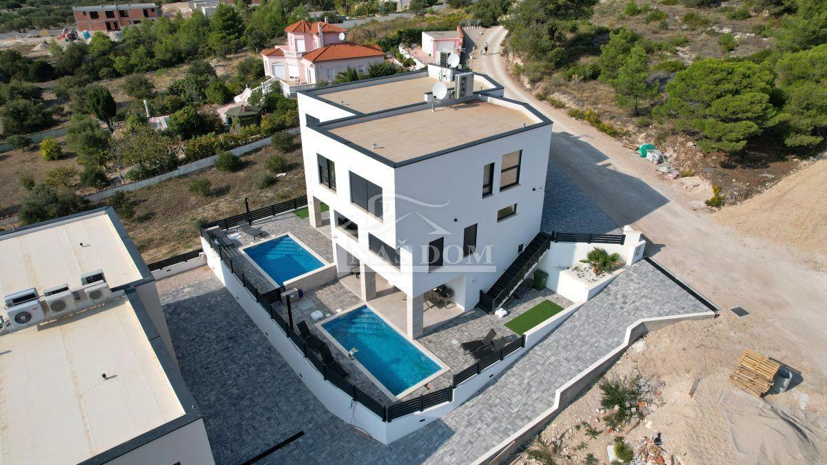 Vodice - Casa con piscina, vista mare, 600m dalla spiaggia