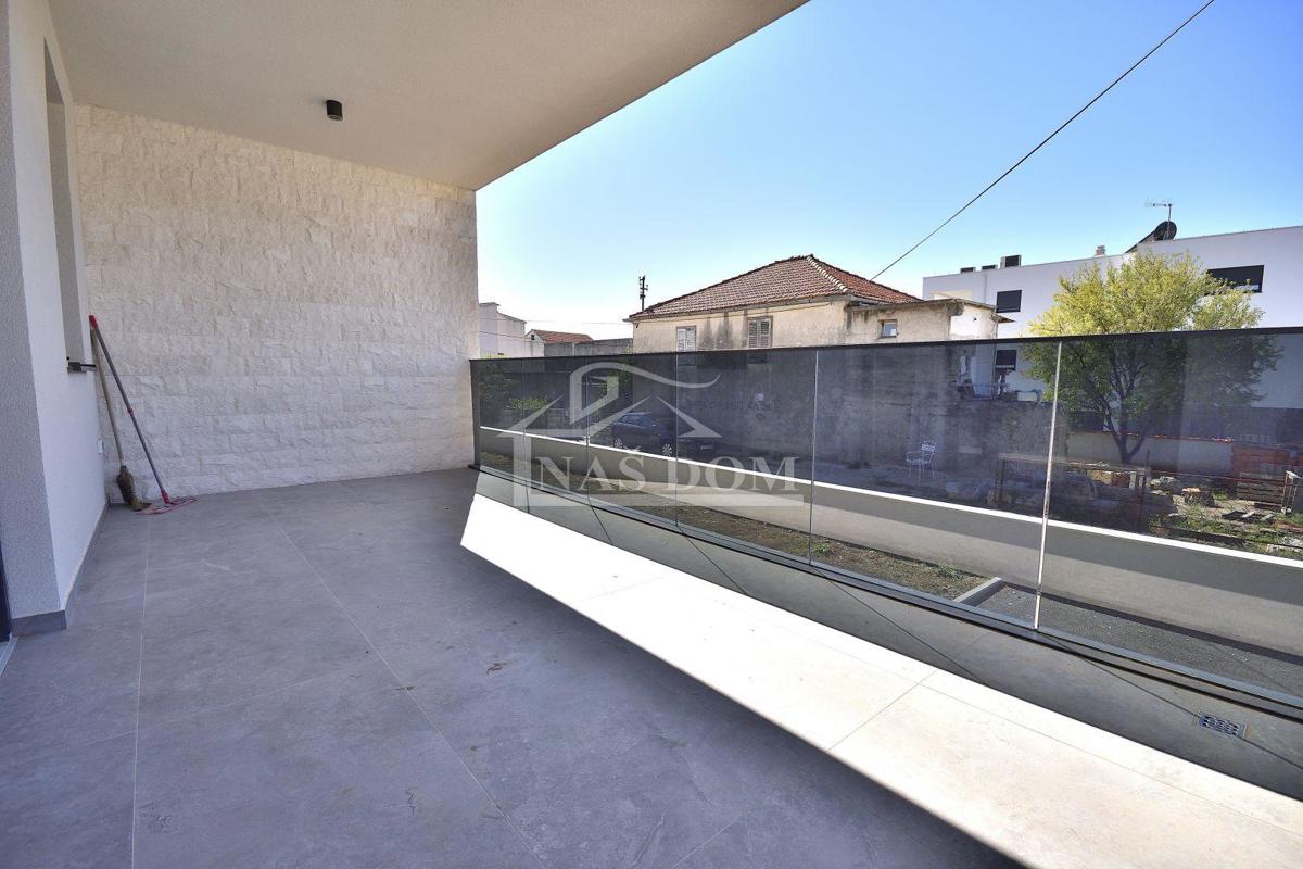 Vodice - *NEW BUILDING* apartment on the ground floor with garden and garage, 650 m from the beach