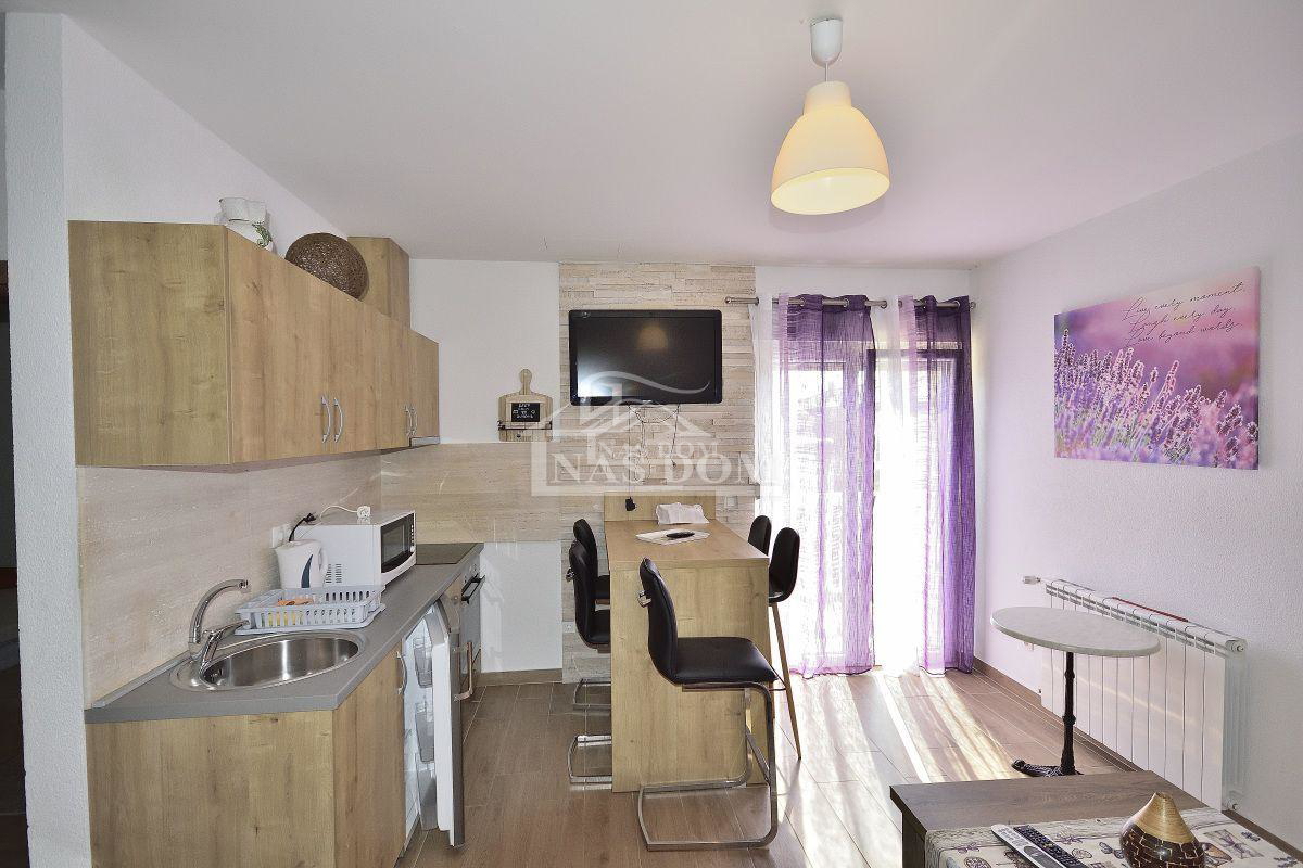 Vodice casa con tre appartamenti, giardino, gazebo