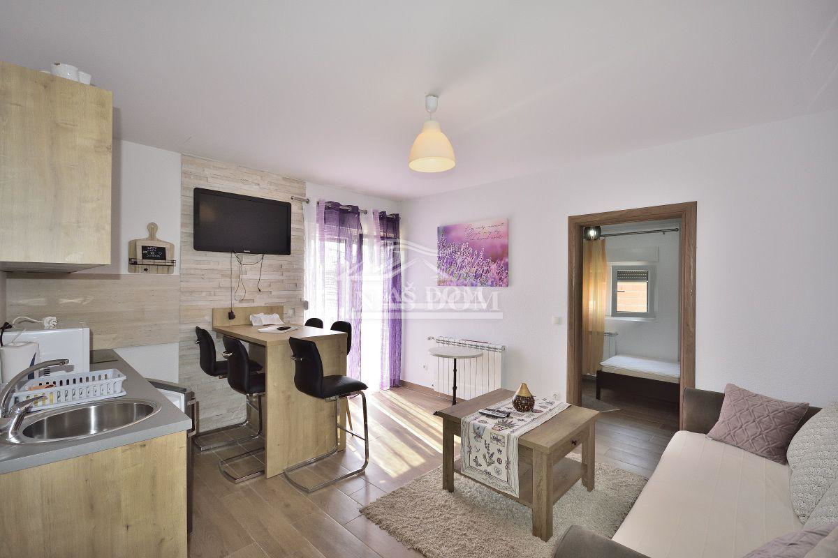 Vodice casa con tre appartamenti, giardino, gazebo