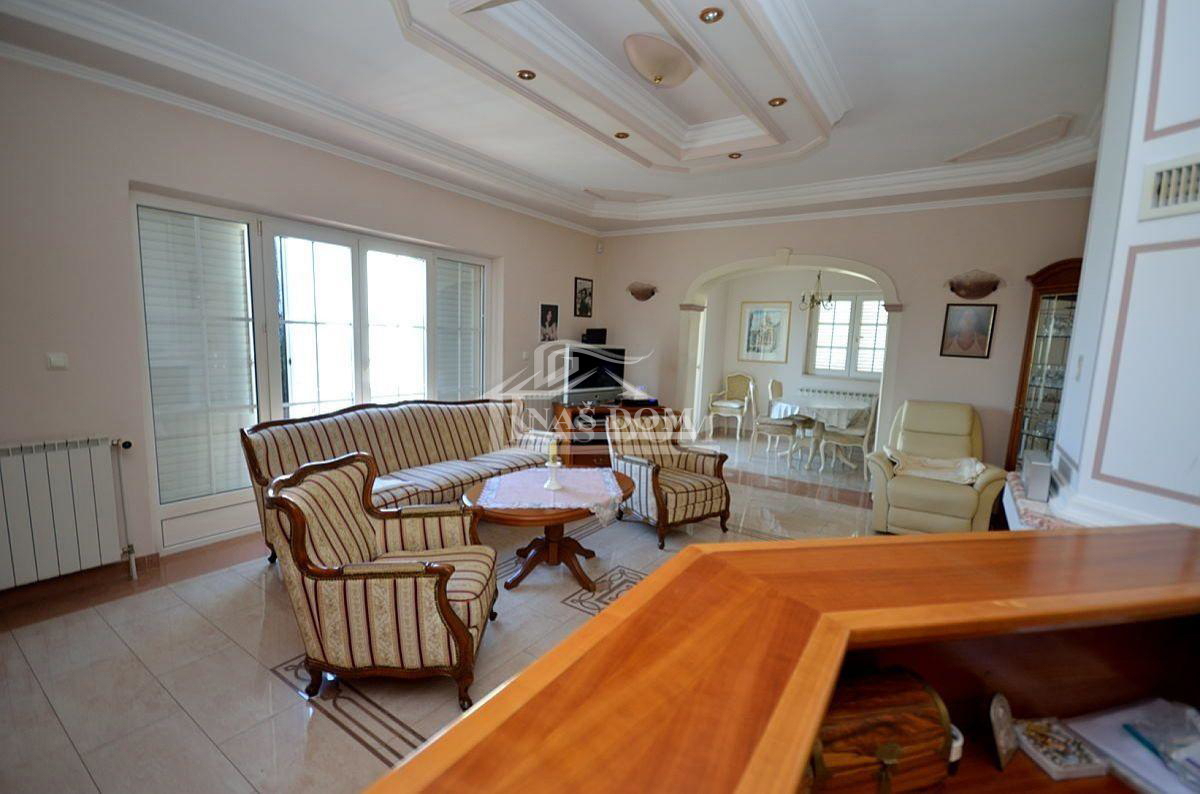 Srima, casa di lusso con 5 appartamenti, a 50m dalla spiaggia