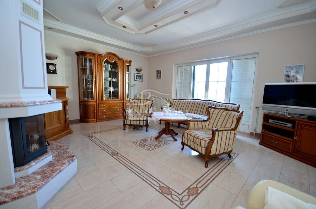 Srima, casa di lusso con 5 appartamenti, a 50m dalla spiaggia