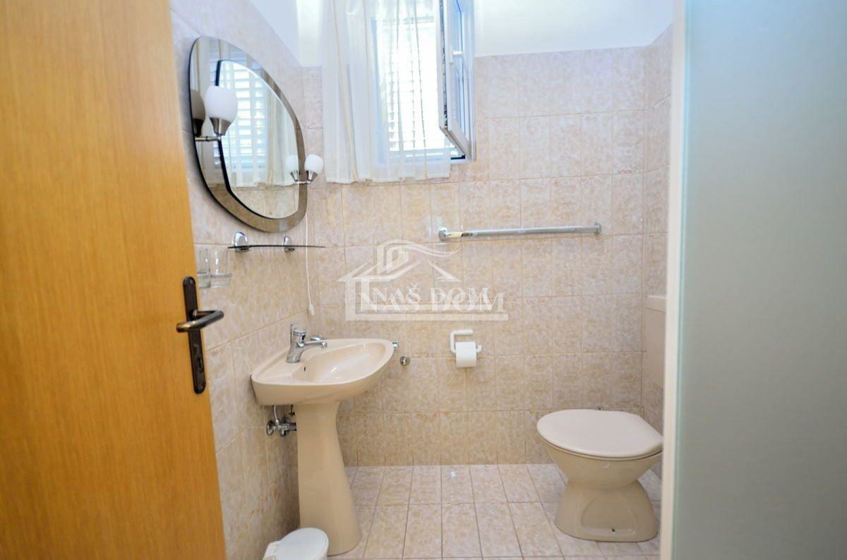 Srima, casa di lusso con 5 appartamenti, a 50m dalla spiaggia