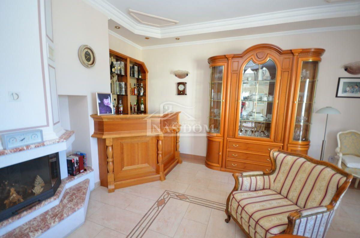 Srima, casa di lusso con 5 appartamenti, a 50m dalla spiaggia