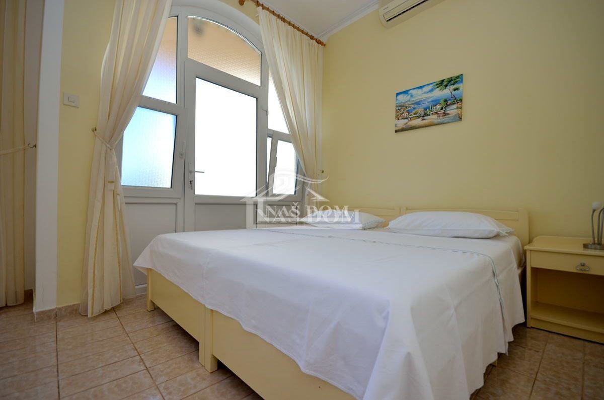 Srima, casa di lusso con 5 appartamenti, a 50m dalla spiaggia