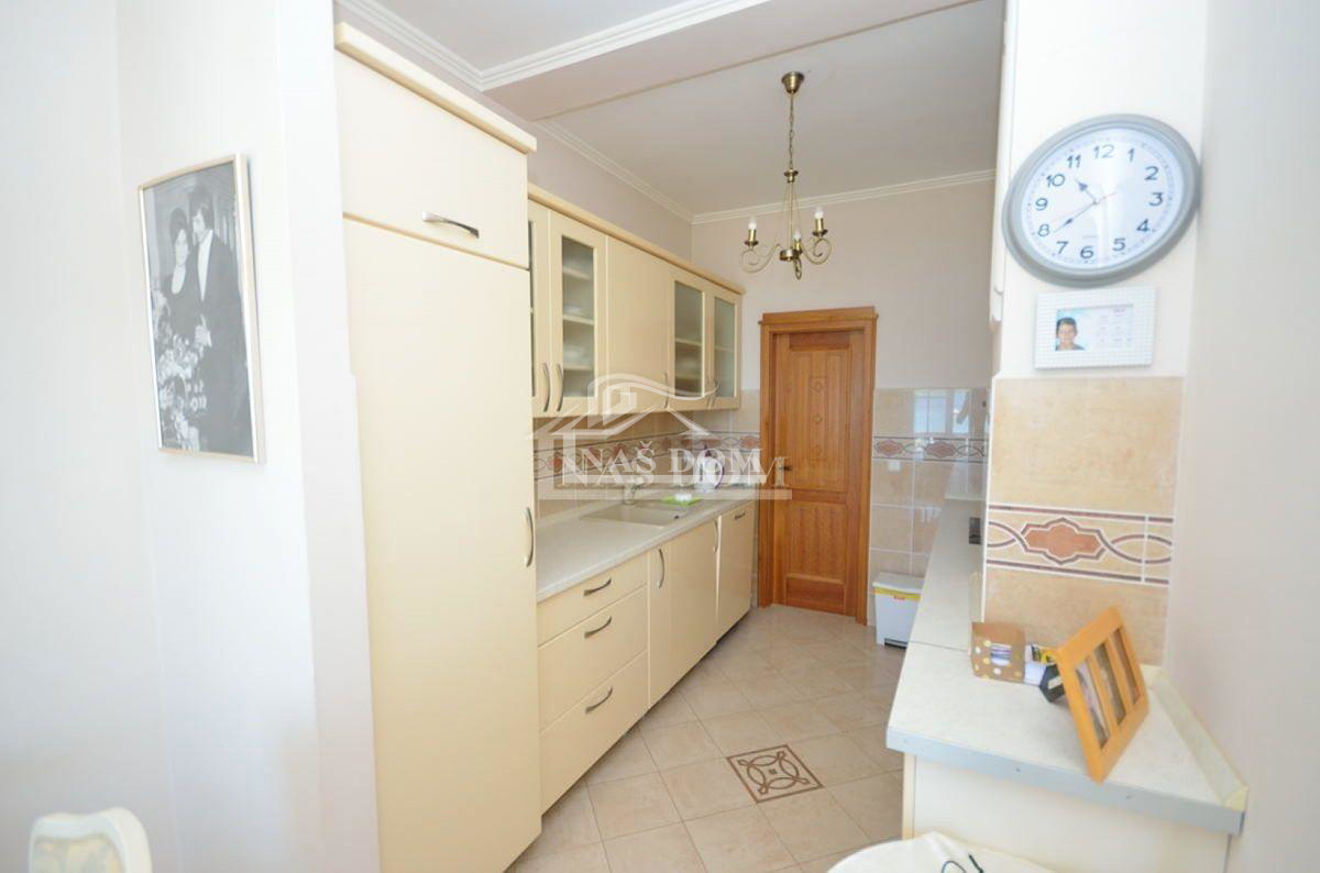 Srima, casa di lusso con 5 appartamenti, a 50m dalla spiaggia