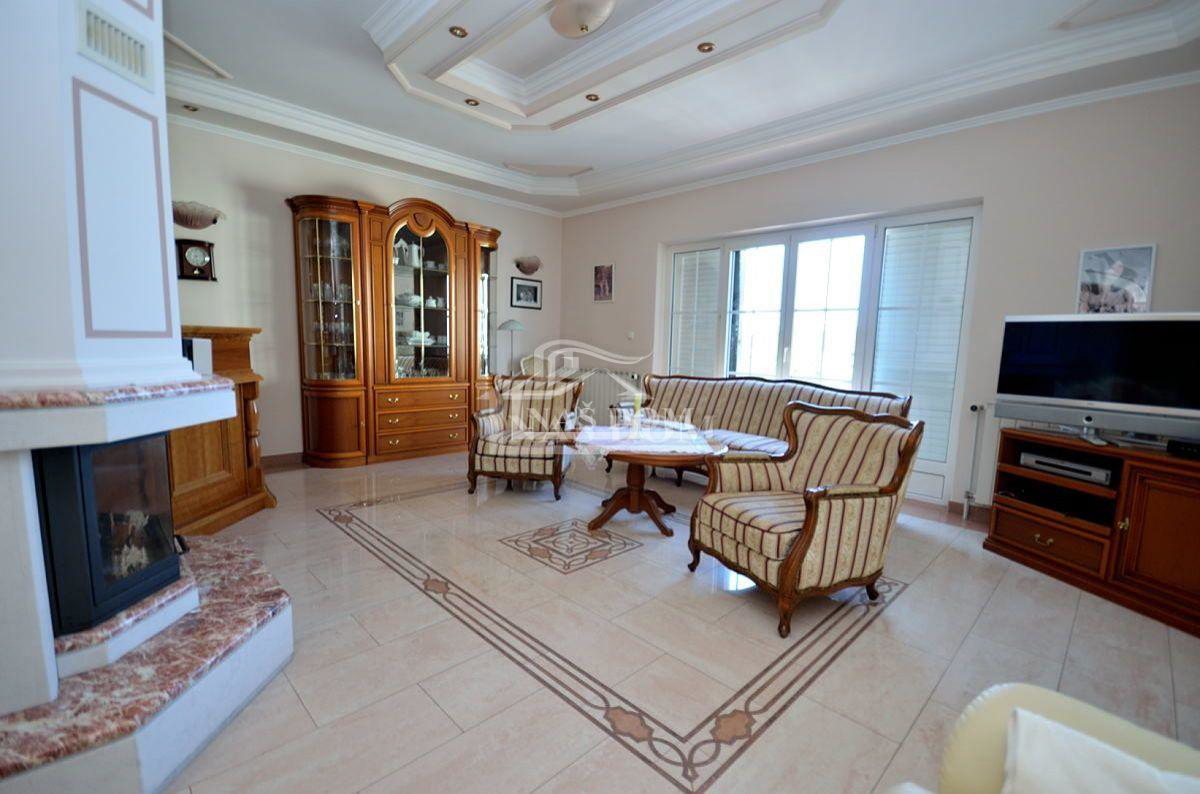 Srima, casa di lusso con 5 appartamenti, a 50m dalla spiaggia