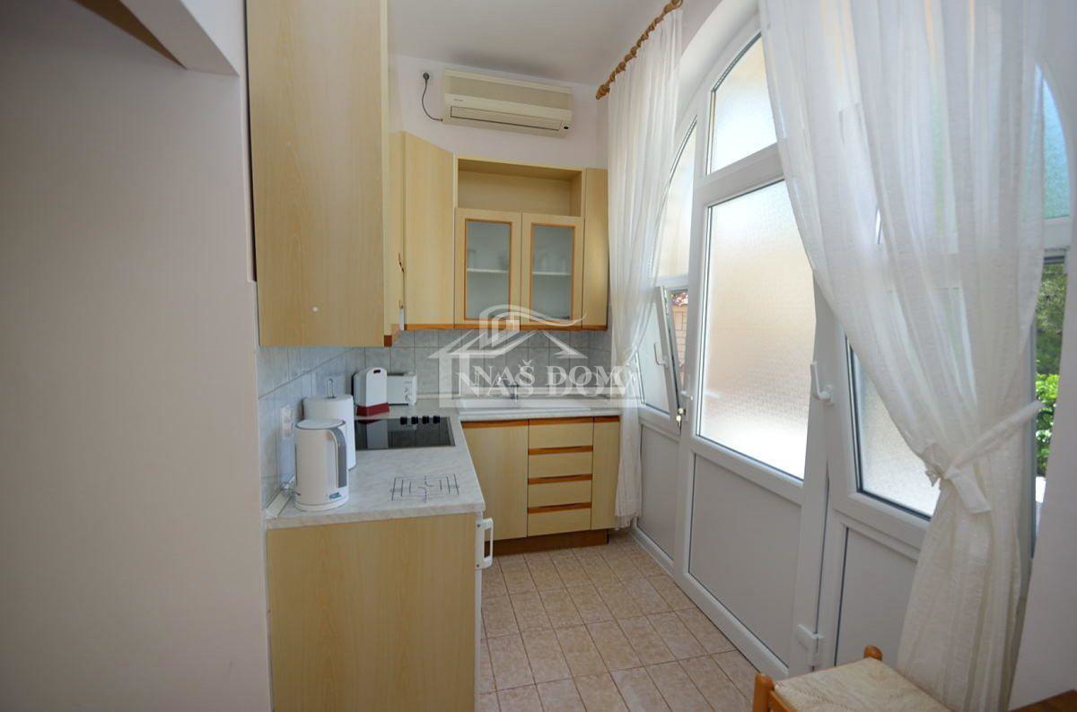 Srima, casa di lusso con 5 appartamenti, a 50m dalla spiaggia