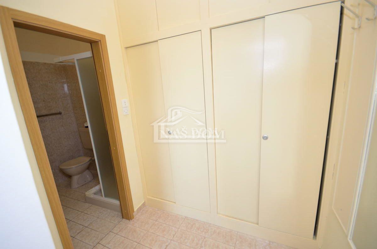 Srima, casa di lusso con 5 appartamenti, a 50m dalla spiaggia