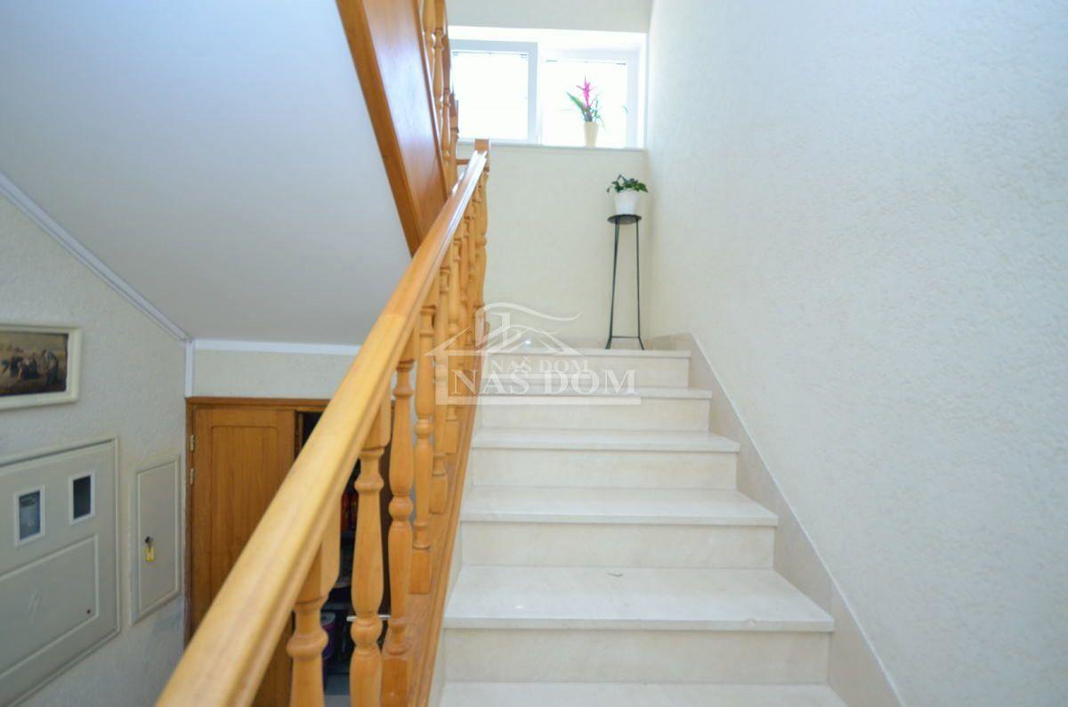 Srima, casa di lusso con 5 appartamenti, a 50m dalla spiaggia