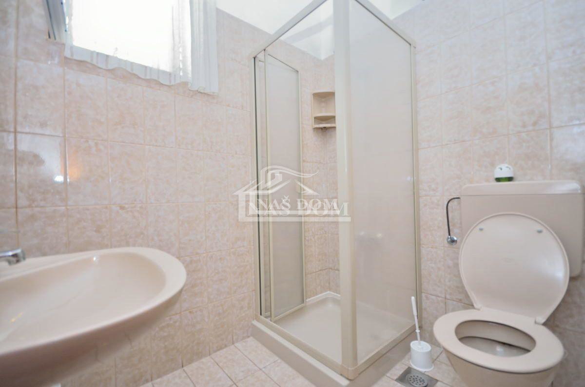 Srima, casa di lusso con 5 appartamenti, a 50m dalla spiaggia