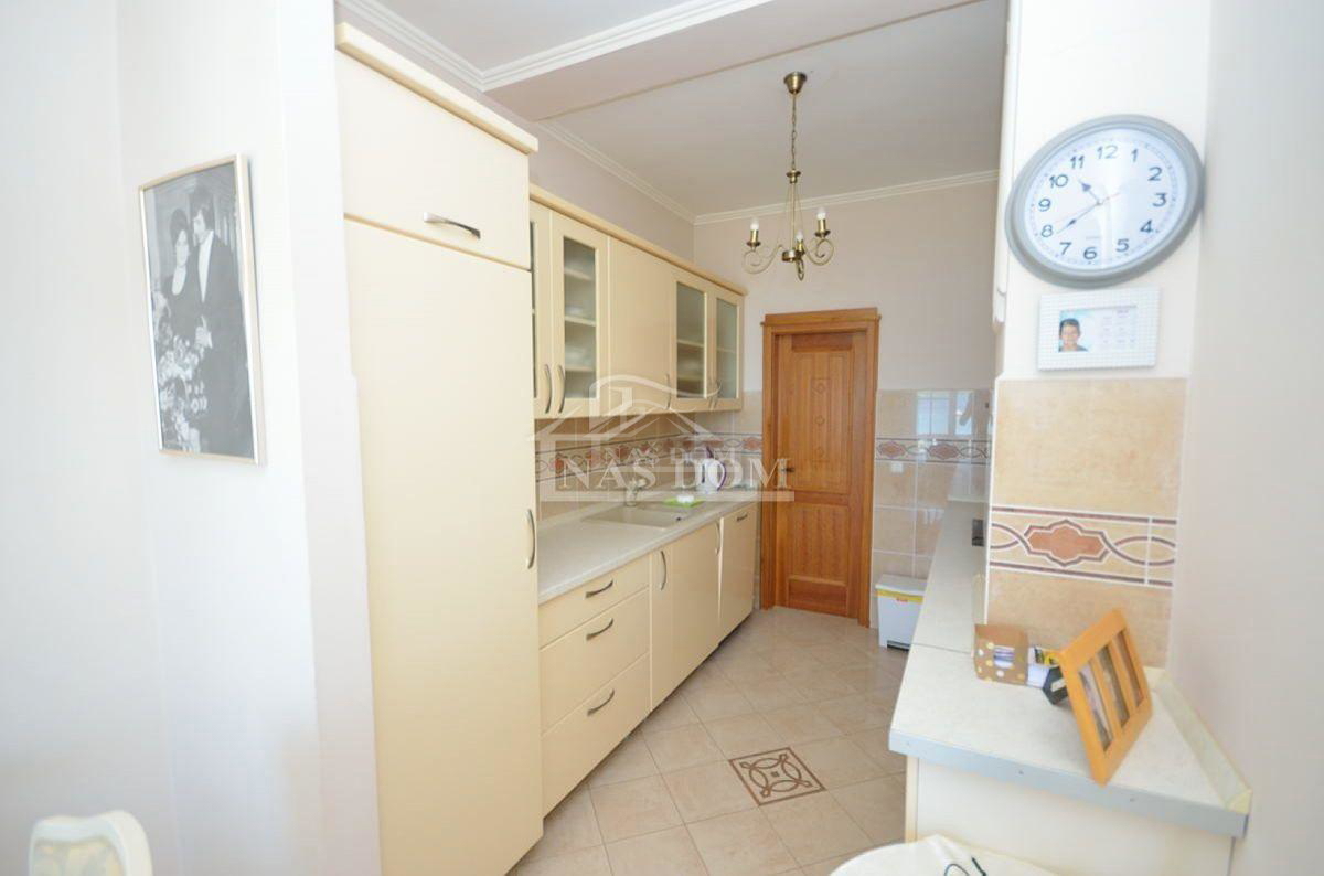 Srima, casa di lusso con 5 appartamenti, a 50m dalla spiaggia