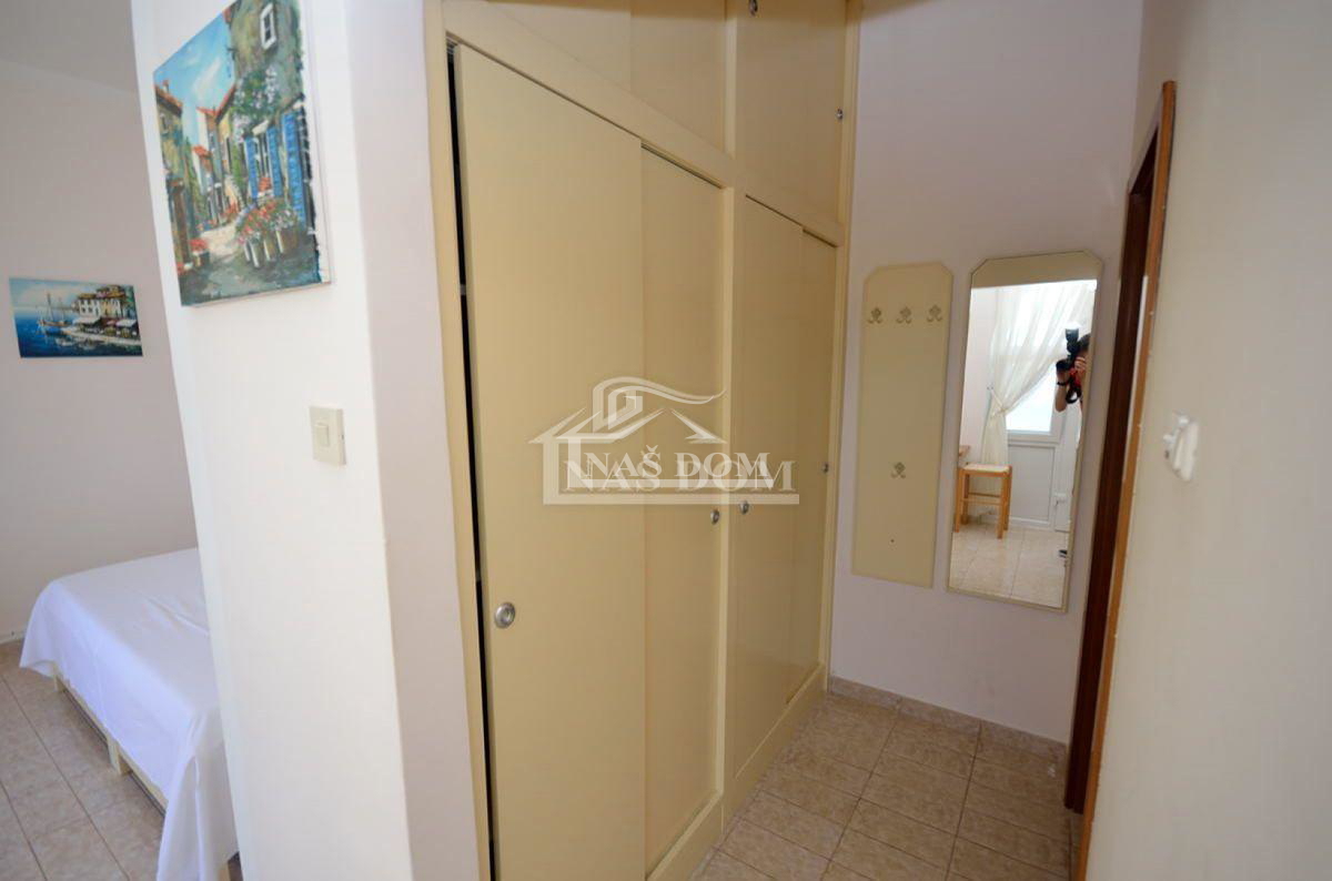 Srima, casa di lusso con 5 appartamenti, a 50m dalla spiaggia