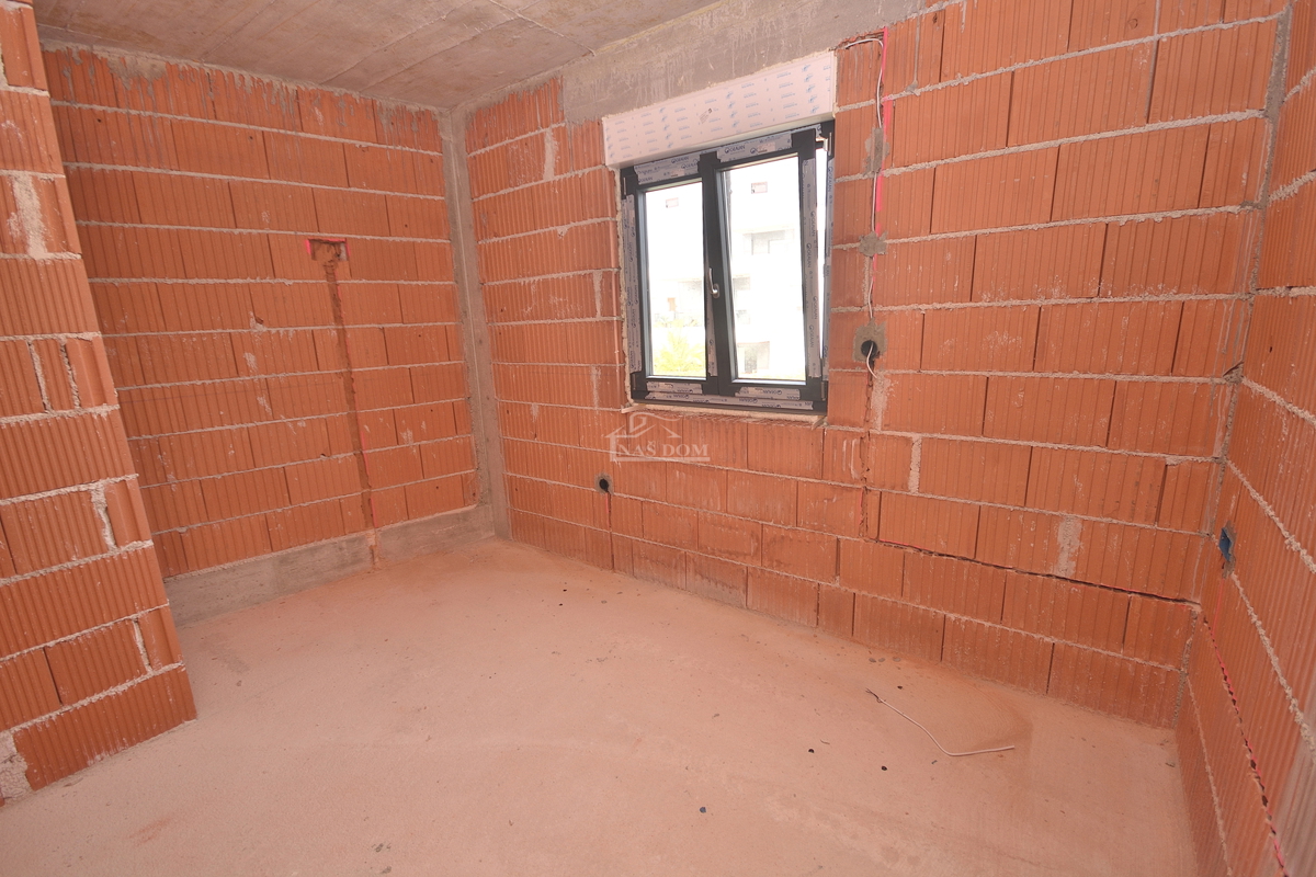 Vodice - **NUOVA COSTRUZIONE** S1 casa in una posizione tranquilla, a 600 m dalla spiaggia