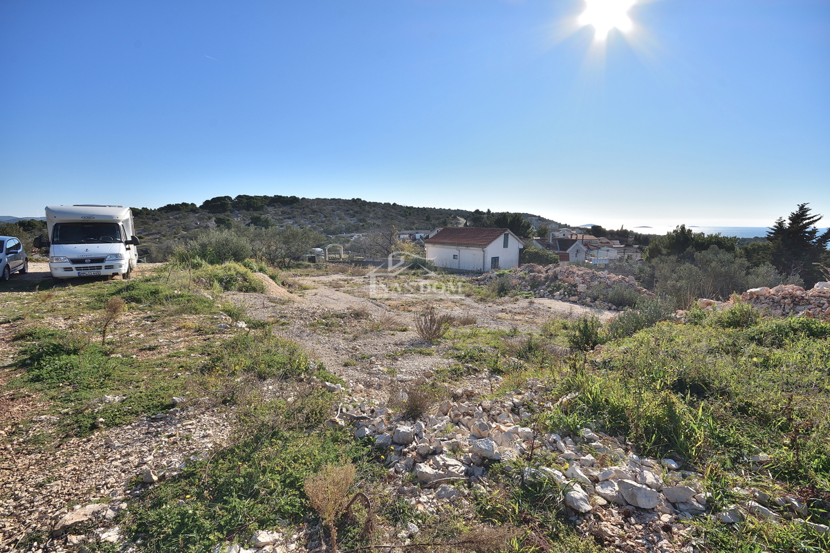Murter - terreno edificabile con permesso di costruzione per una casa, vista mare