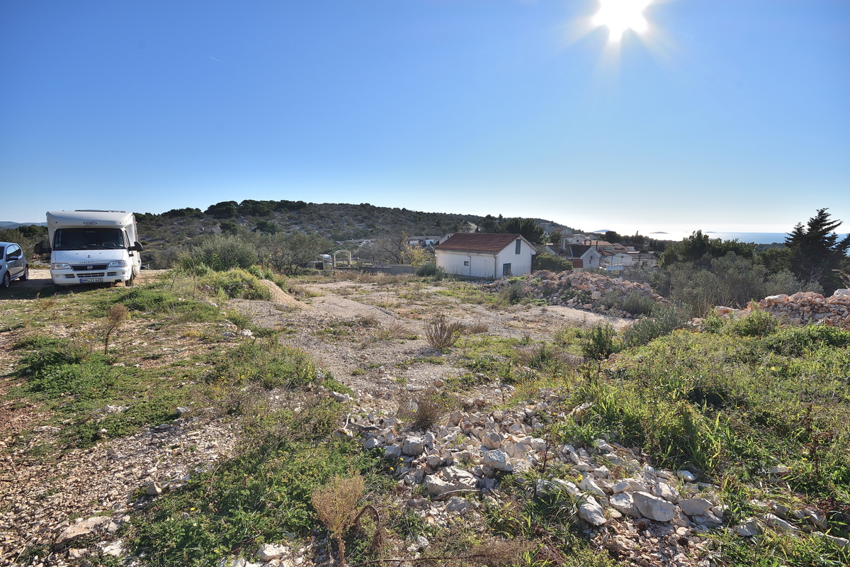 Murter - terreno edificabile con permesso di costruzione per una casa, vista mare