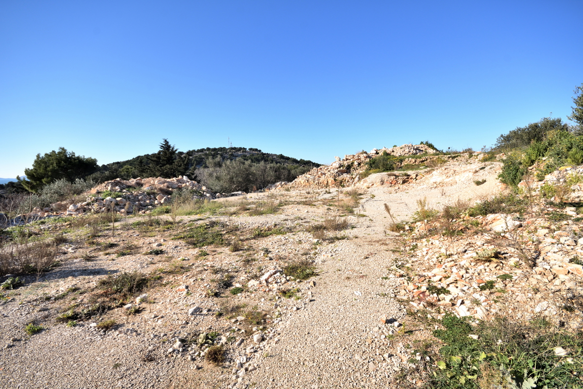 Murter - terreno edificabile con permesso di costruzione per una casa, vista mare