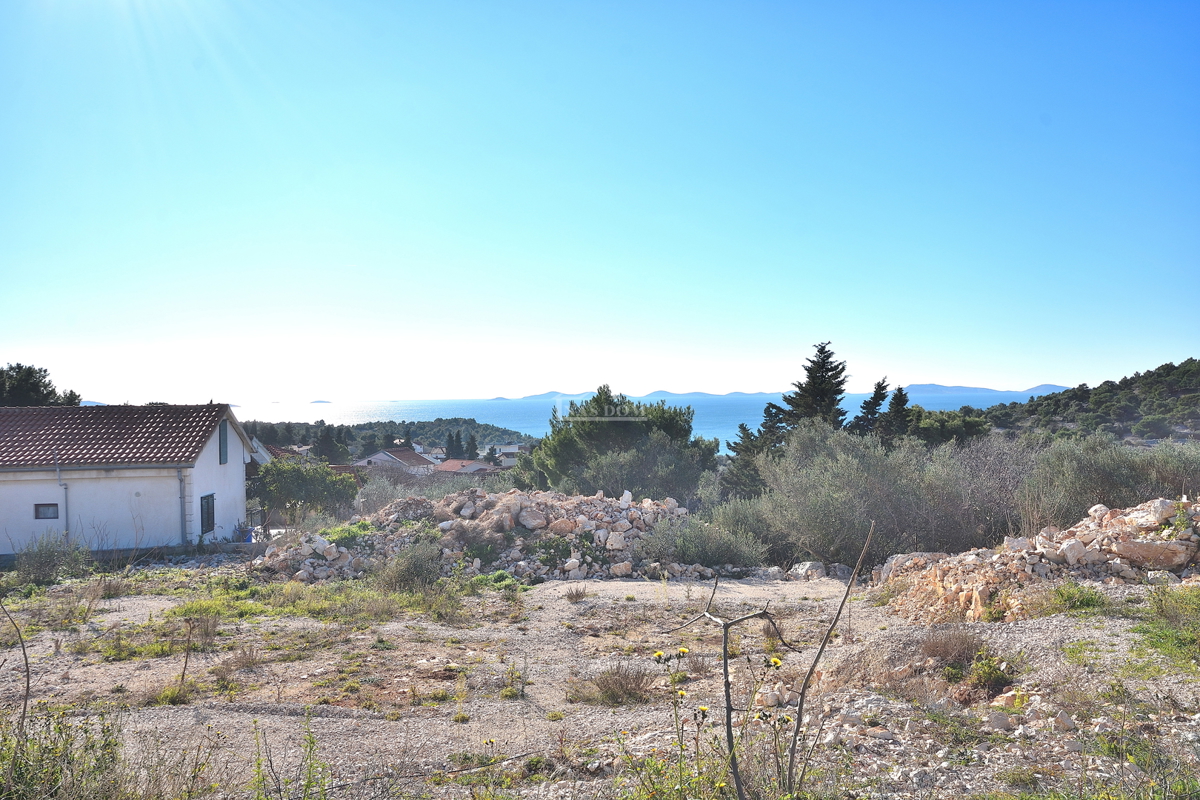 Murter - terreno edificabile con permesso di costruzione per una casa, vista mare