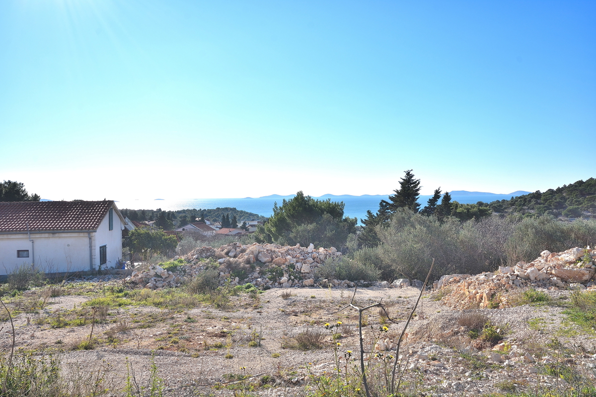 Murter - terreno edificabile con permesso di costruzione per una casa, vista mare