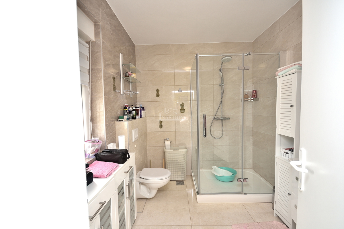 Tribunj - villa con piscina vicino alla spiaggia