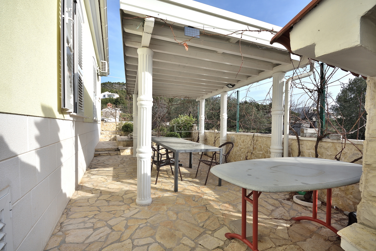 Tribunj - villa con piscina vicino alla spiaggia