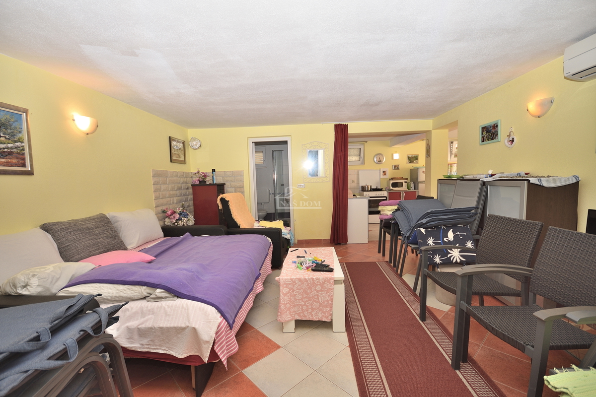 Tribunj - villa con piscina vicino alla spiaggia