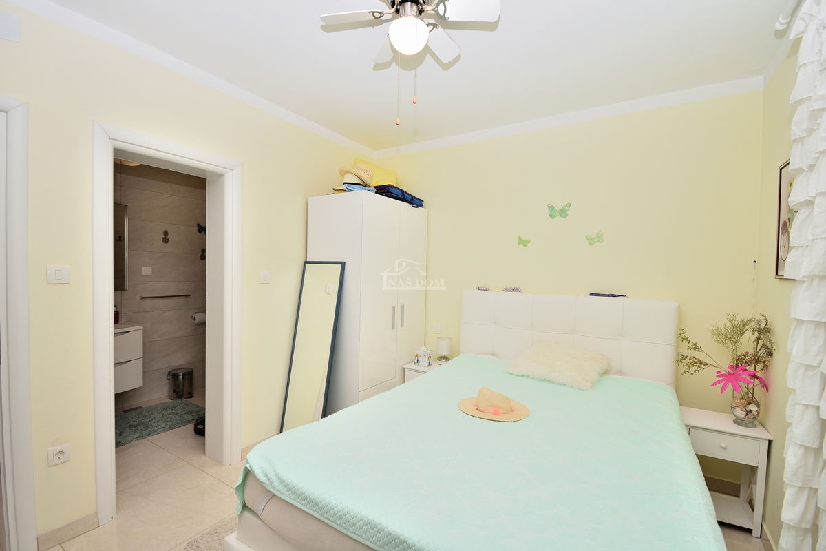 Tribunj - villa con piscina vicino alla spiaggia