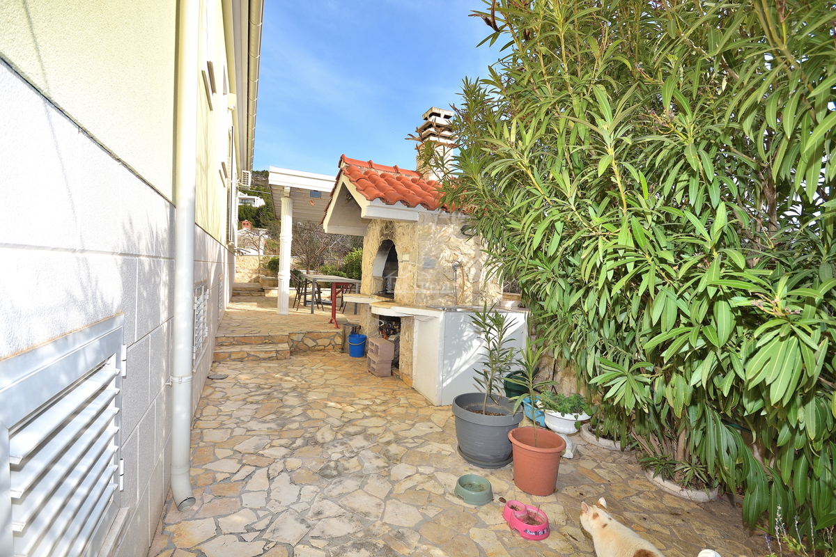 Tribunj - villa con piscina vicino alla spiaggia