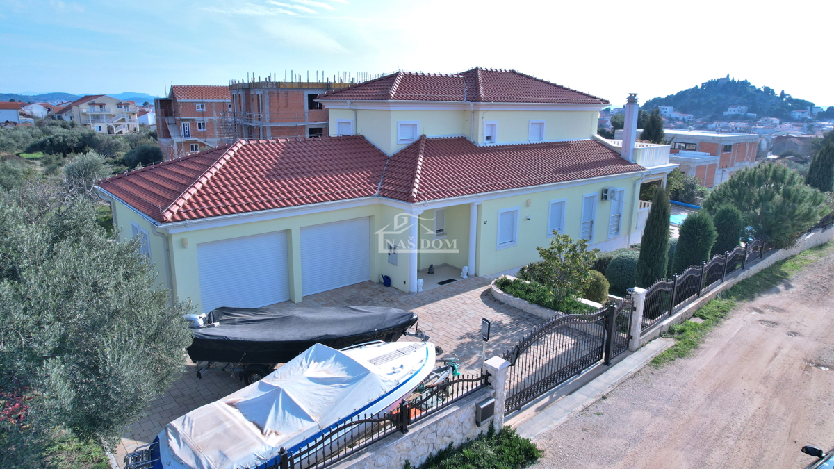 Tribunj , villa con piscina