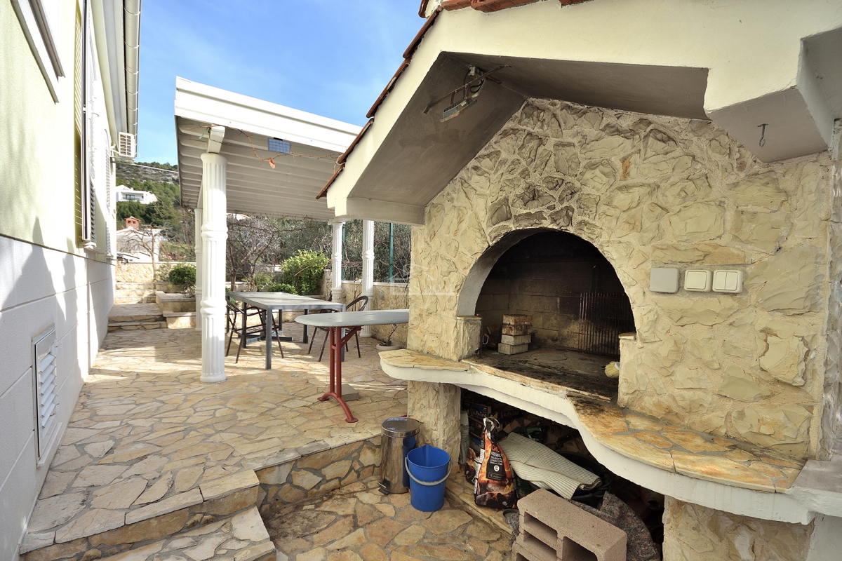 Tribunj - villa con piscina vicino alla spiaggia