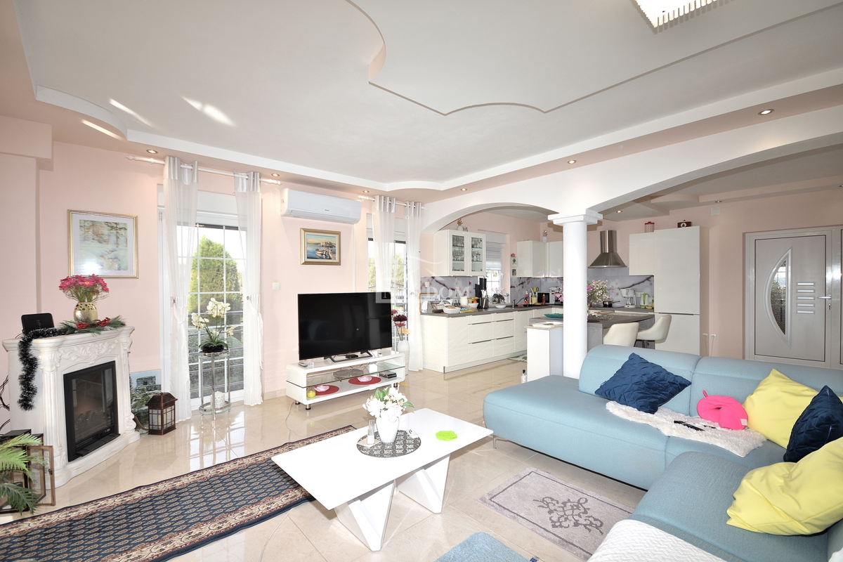 Tribunj , villa con piscina